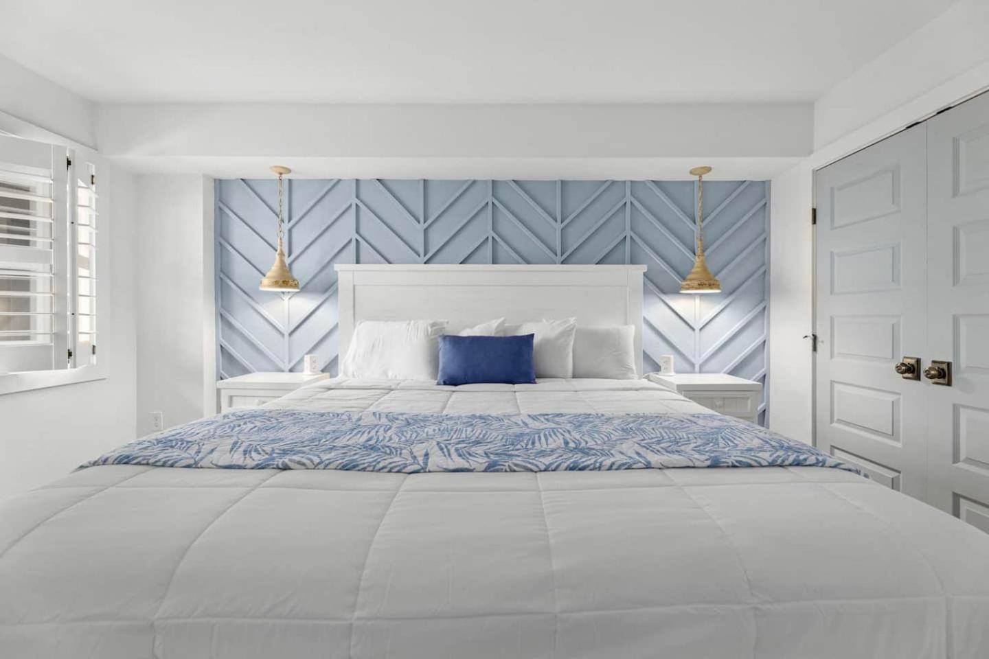 Апартаменты Luxury Ocean Front By Barefoot Landing Миртл-Бич Экстерьер фото