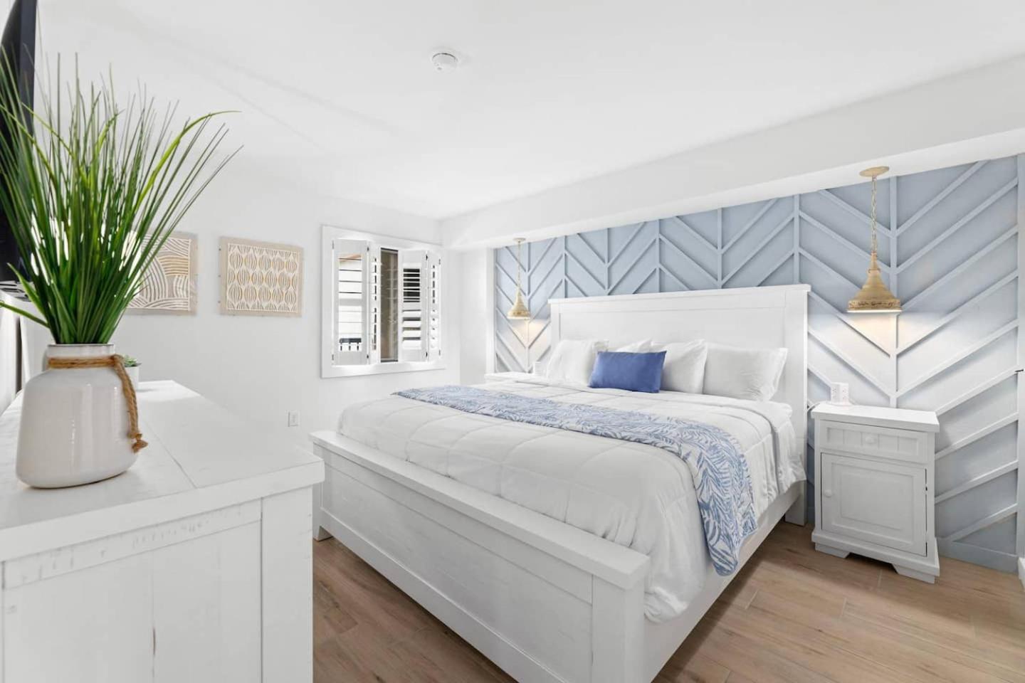 Апартаменты Luxury Ocean Front By Barefoot Landing Миртл-Бич Экстерьер фото