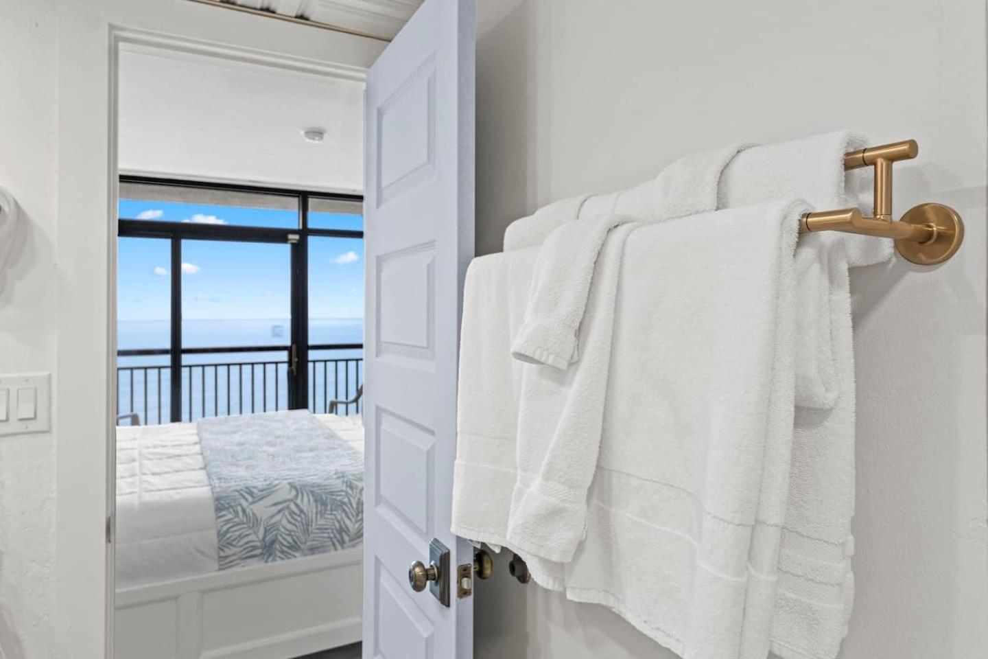 Апартаменты Luxury Ocean Front By Barefoot Landing Миртл-Бич Экстерьер фото