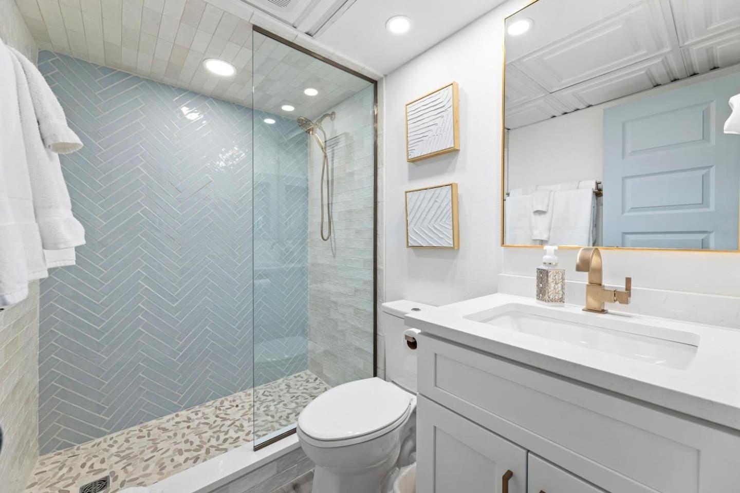 Апартаменты Luxury Ocean Front By Barefoot Landing Миртл-Бич Экстерьер фото