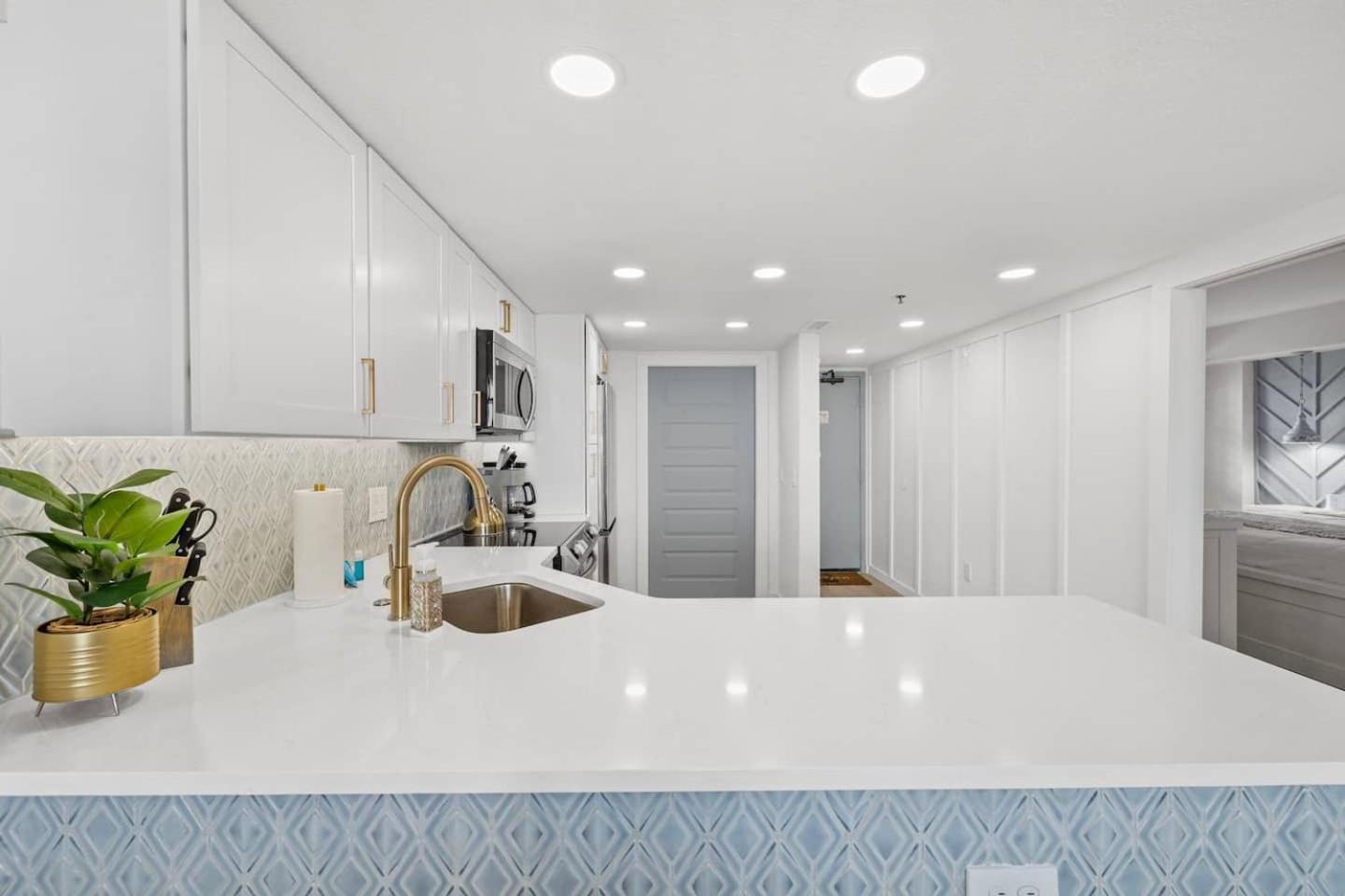 Апартаменты Luxury Ocean Front By Barefoot Landing Миртл-Бич Экстерьер фото